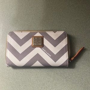 Dooney & Bourke wallet